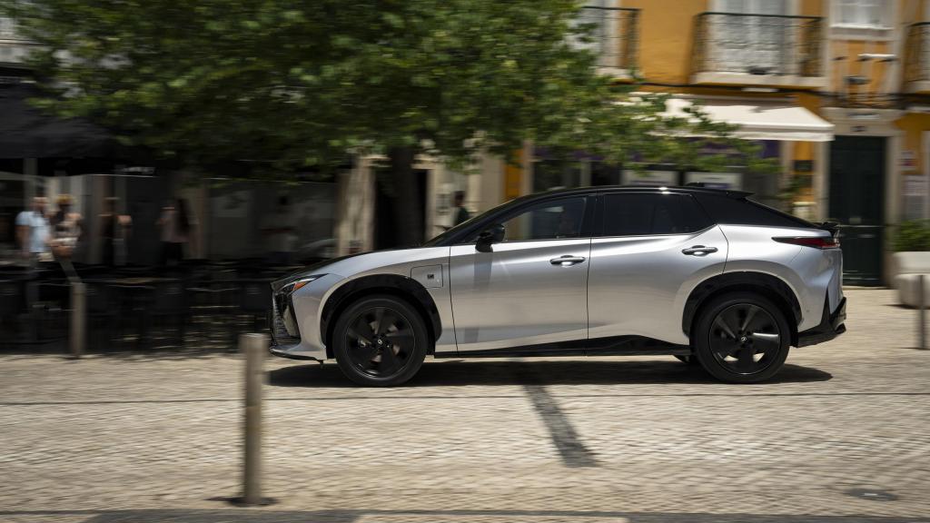 Silueta del RZ 550e F Sport