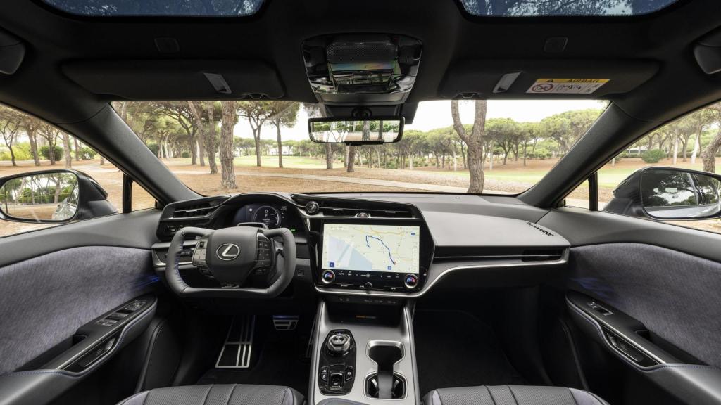 Interior del Lexus RZ 550e F Sport