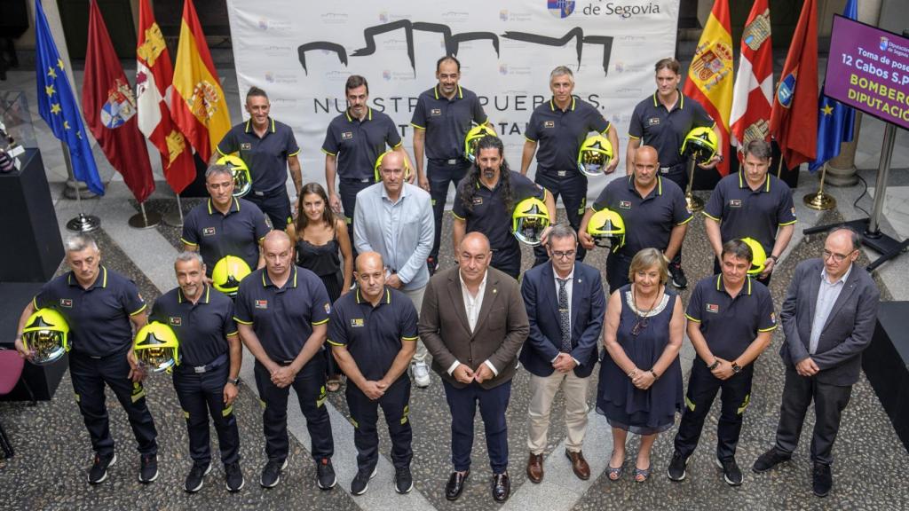 El presidente de la Diputación de Segovia, Miguel Ángel de Vicente, durante la toma posesión de los once nuevos cabos del Servicio de Bomberos