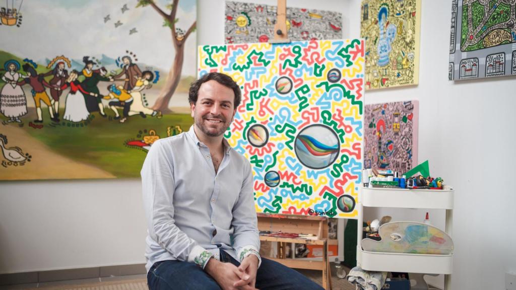 Gonhdo ha vivido y trabajado en ciudades como Nueva York, Londres y México.