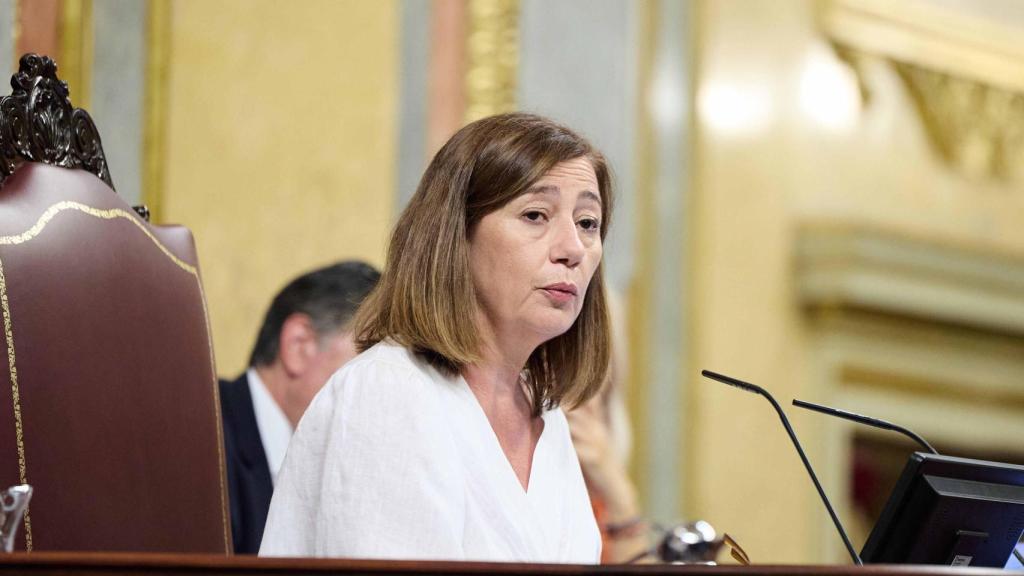 La presidenta del Congreso, Francina Armengol, durante el pleno extraordinario de este martes en el Congreso de los Diputados.