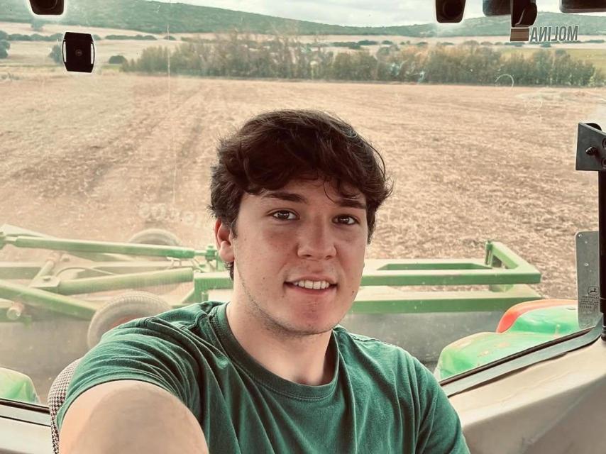 Más fotos de Jorge haciendo labores de campo.