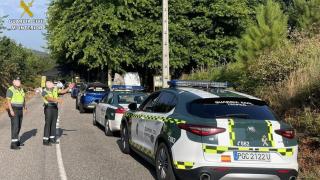 Control de la Guardia Civil durante la celebración del Rally Recalvi Rías Baixas 2025.