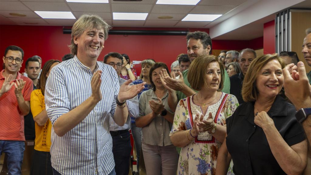 El secretario general del PSOE de Castilla y León, Carlos Martínez, durante su encuentro con alcaldes y concejales de la provincia de Salamanca, este martes