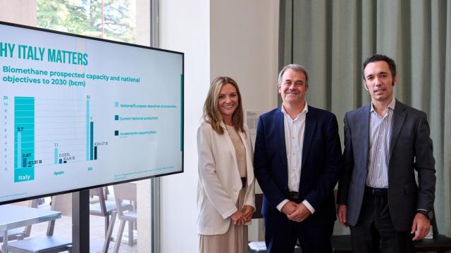 De izquierda a derecha, Agnese Rocco, Country Manager de Solarig en Italia; Manuel Alonso, Director General de Biorig; y Diego Azqueta Smith, Director de Originación Internacional de Biorig.