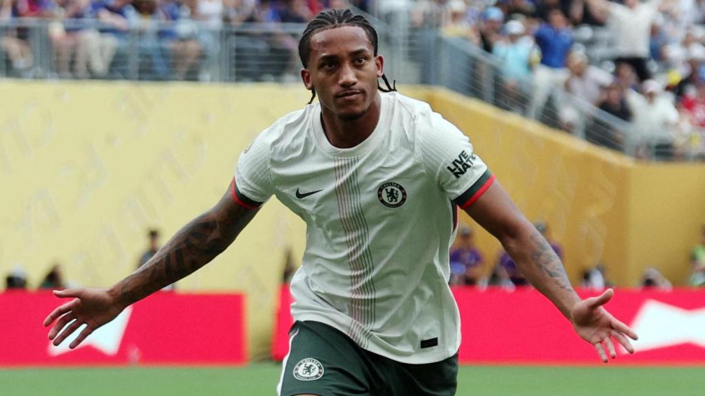 Joao Pedro celebra el primero de los dos goles que marcó al Fluminense.