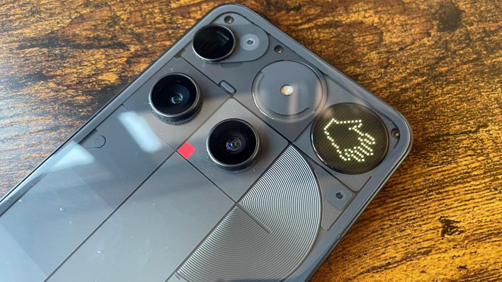 La pantalla Glyph Matrix en el Nothing Phone (3).