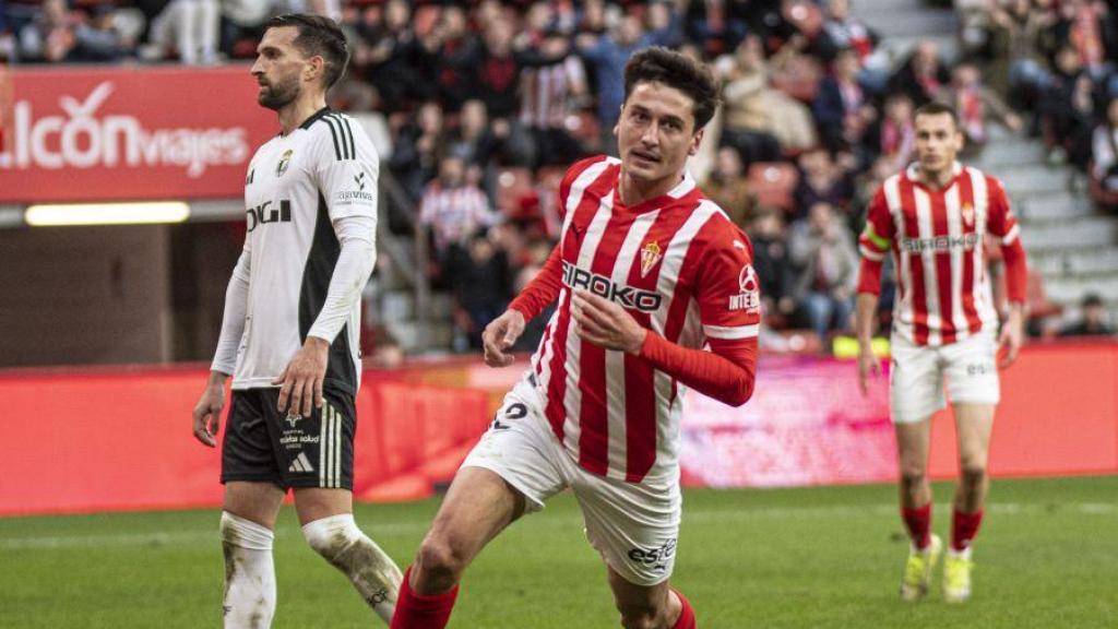 Carlos Dotor celebra un gol con el Sporting de Gijón