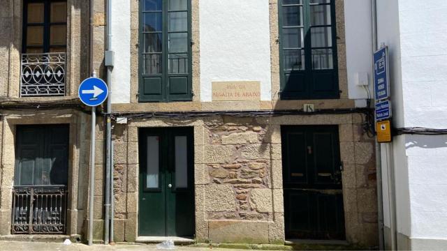 La UCO registra un domicilio en la rúa Algalia de Abaixo, en Santiago de Compostela.