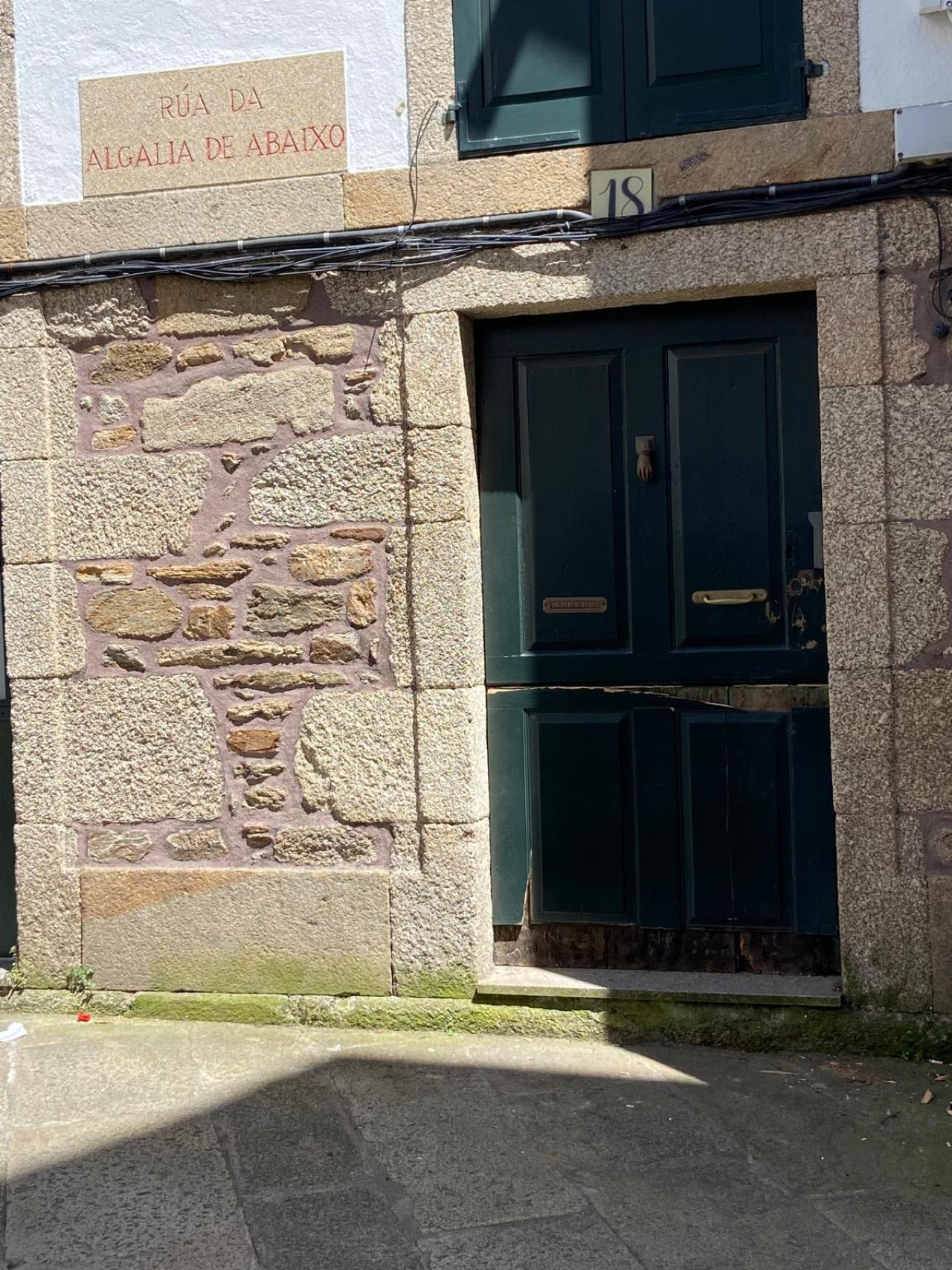 Agentes de la UCO forzaron la puerta del inmueble.