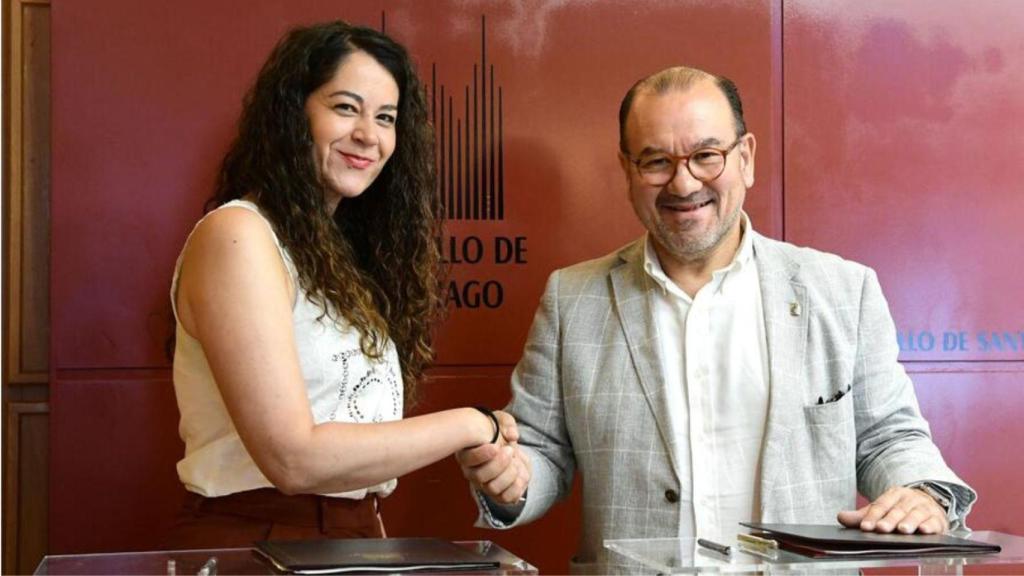 Antonio López y María Rozas en la firma del convenio.