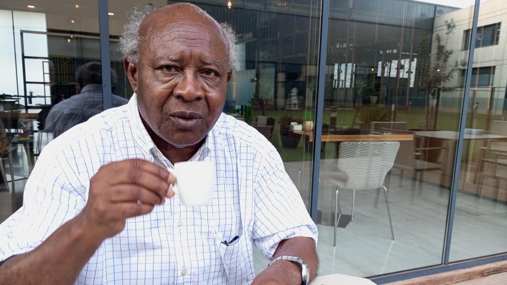 Donato, tomando café durante la entrevista con EL ESPAÑOL.