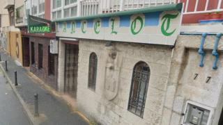 Varios heridos en una pelea de madrugada frente al karaoke de Santa Cristina en Oleiros (A Coruña)