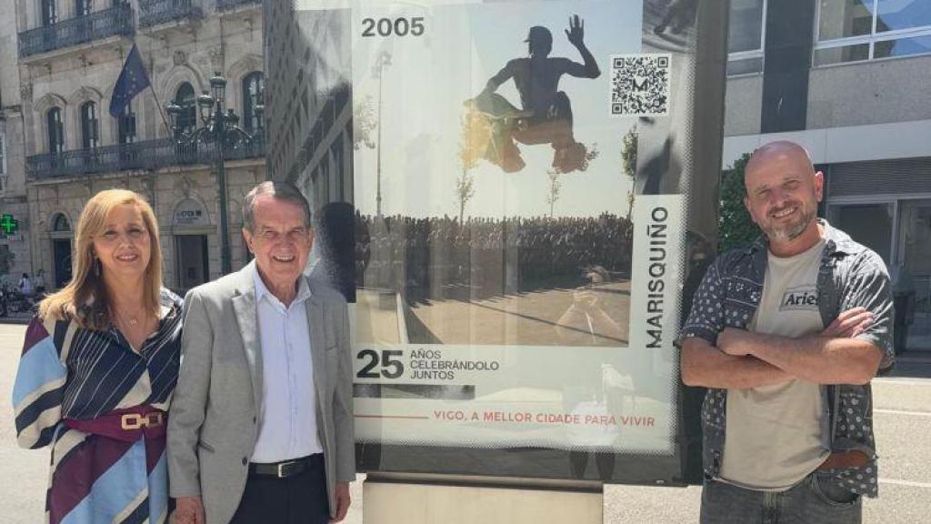 Abel Caballero y Carlos Domínguez 'Pity' durante la presentación de esta iniciativa por el 25 aniversario de O Marisquiño