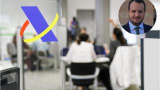 Montaje de Carlos García con una delegación de la Agencia Tributaria.