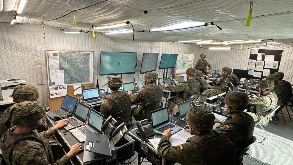 Puesto de Mando Táctico de la División Castillejos durante un ejercicio