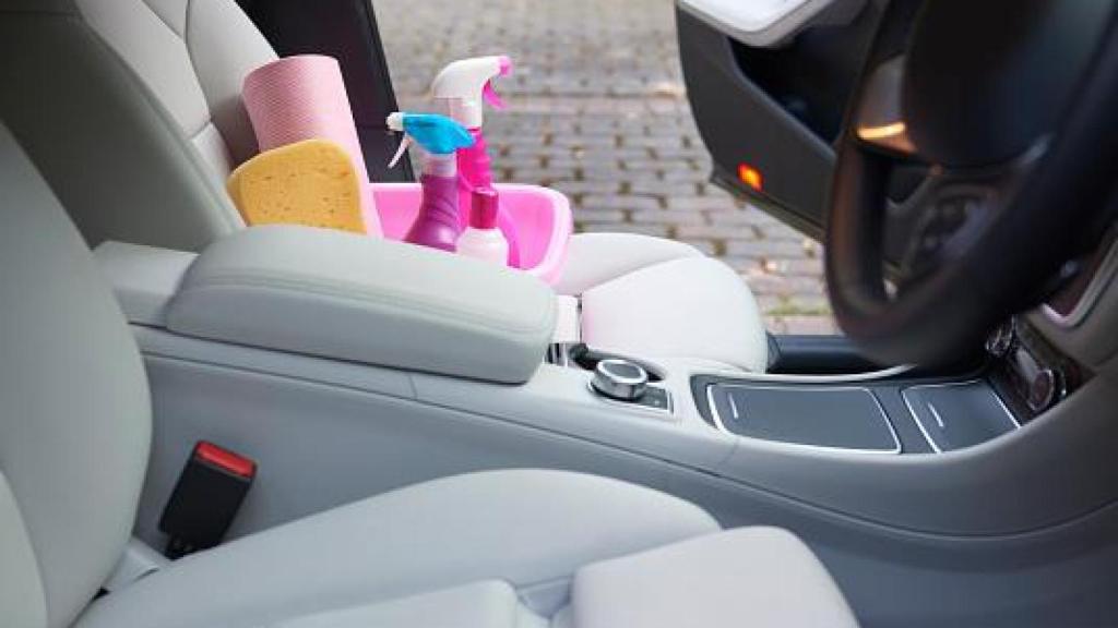 Imagen de productos de limpieza para el coche.