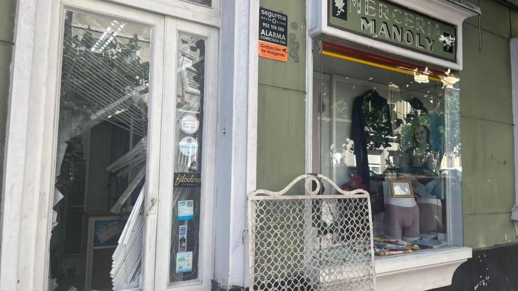 Pillan in fraganti a un ladrón en una mercería de Os Mallos en A Coruña de madrugada