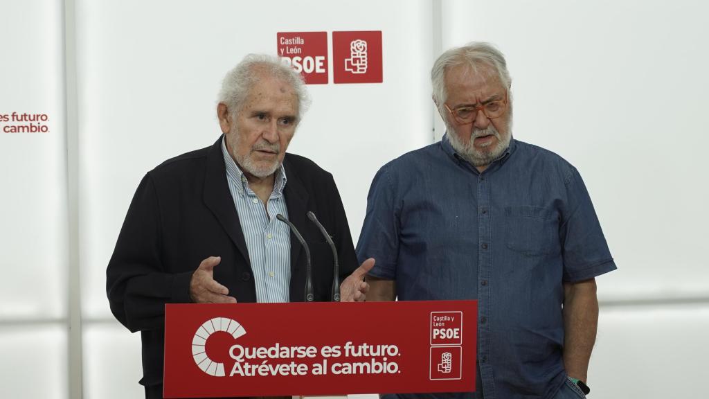 El expresidente de la Junta Demetrio Madrid y el exeurodiputado socialista Juan Colino, durante su rueda de prensa de este miércoles