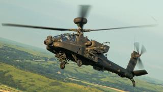 Helicóptero Apache en vuelo