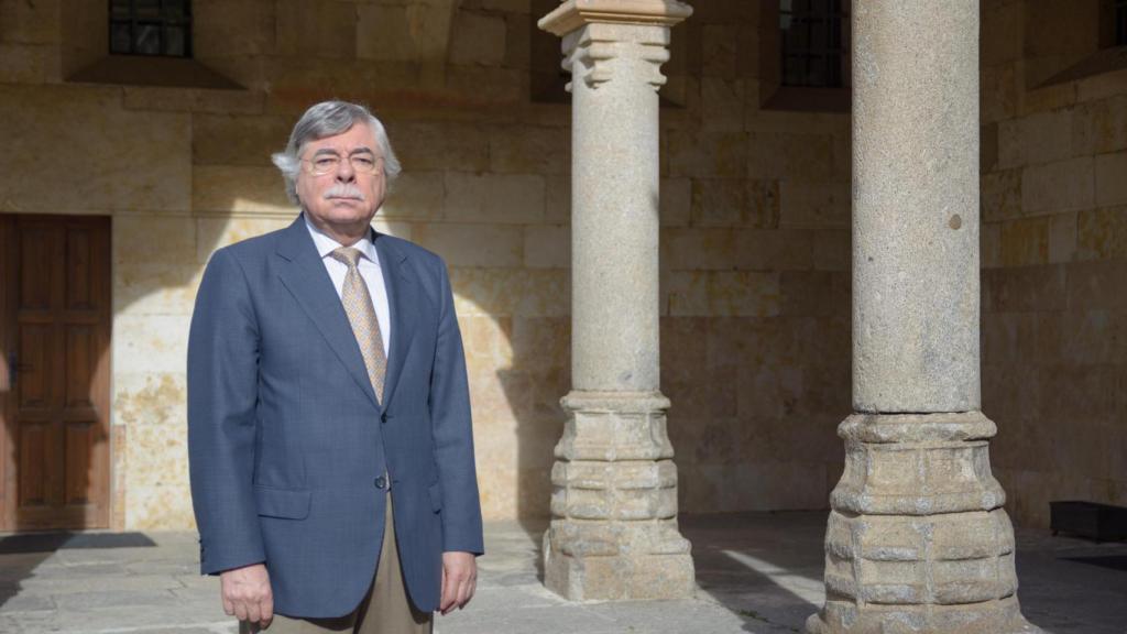 Román Álvarez, en una foto de archivo en su nombramiento como delegado del rector para las Relaciones con Patrimonio Nacional