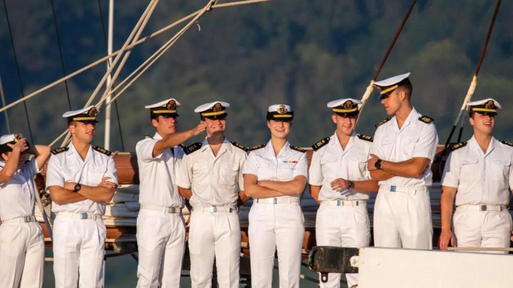 Imagen de la infanta Leonor, sonriente, a la llegada.