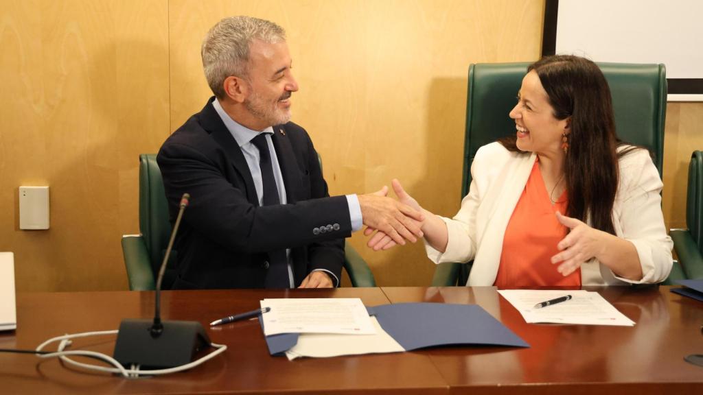 Los alcaldes de Barcelona y Catarroja, Jaume Collboni y Lorena Sirvent. EE