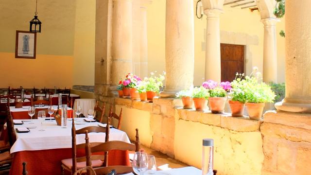 El salón del comedor en el claustro del convento.