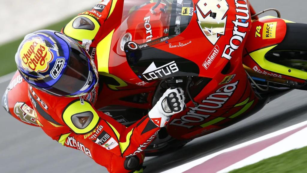 Jorge Lorenzo, con un casco NZI.