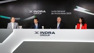 De izquierda a derecha: Ana María Sala, Ángel Escribano, José Vicente de los Mozos y Virginia Arce, en la junta general de accionistas de Indra de 2025.