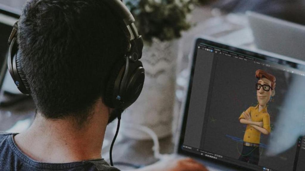 Un alumno creando un personaje de videojuego.
