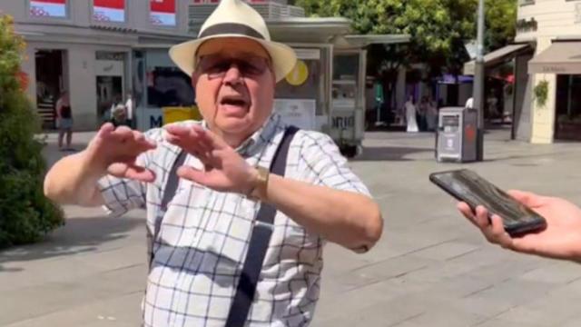 Hombre jubilado con 44 años cotizados en la entrevista callejera.