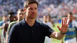 Xabi Alonso saluda en el Mundial de Clubes.