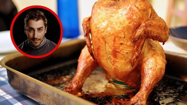 Jordi Roca y un pollo sentado sobre una cerveza. Montaje de Cocinillas