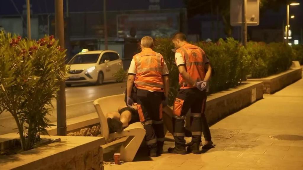 Los sanitarios en Ibiza hacen turnos de 12 horas por las noches.