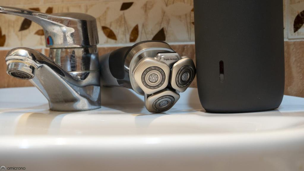 Philips i9000 Prestige Ultra.