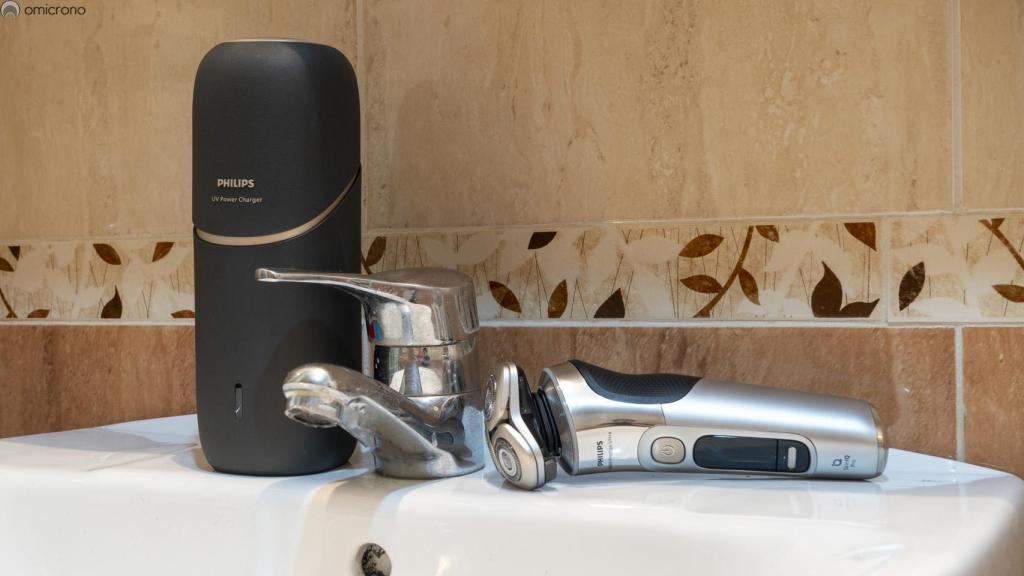 Philips i9000 Prestige Ultra.