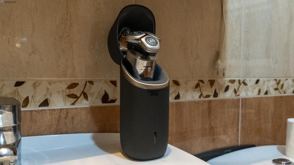 Philips i9000 Prestige Ultra.