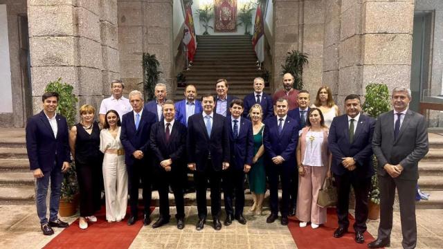 Carlos Montesino, a la izquierda del todo, en la firma del convenio sanitario entre Castilla y León y Castilla-La Mancha