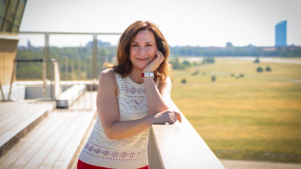 Paloma Sánchez-Garnica,  posando durante la entrevista.