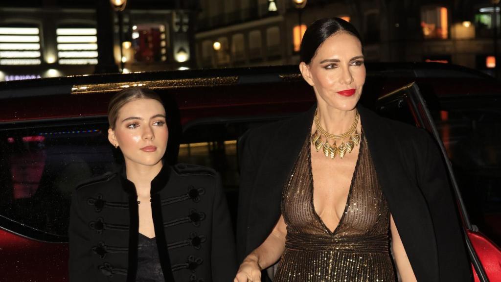 Jimena Villalonga Abascal y Adriana Abascal, en las calles de Madrid en octubre de 2024.