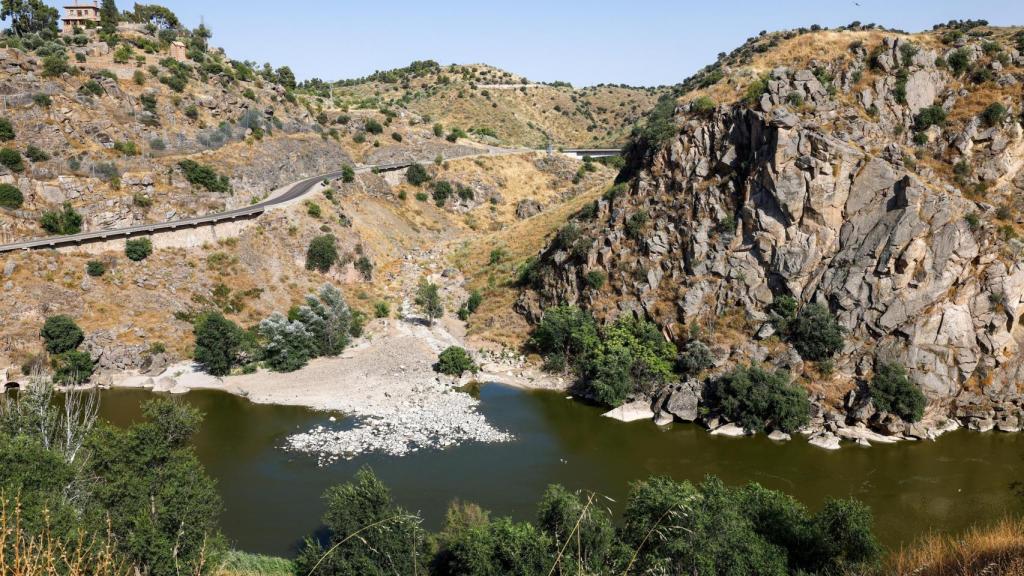 Vista aérea del Tajo en la zona de confluencia con el arroyo de la Degollada.