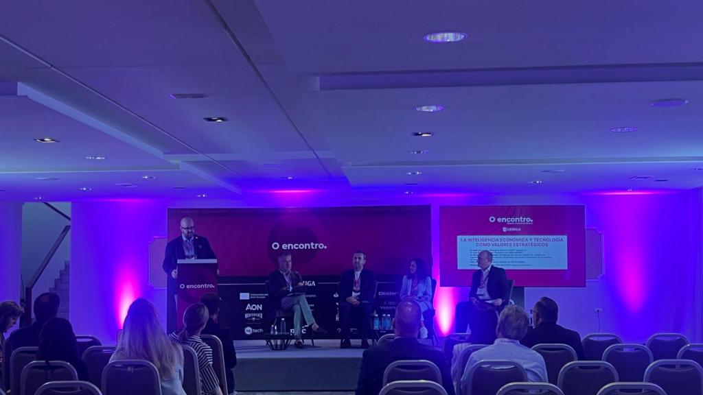 Mesa redonda 'La inteligencia económica y tecnológica como valores estratégicos'