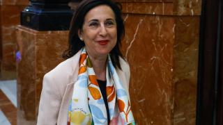 La ministra de Defensa, Margarita Robles, este miércoles en los pasillos del Congreso.