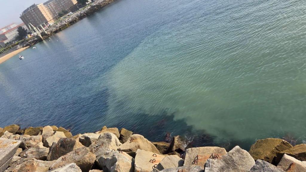 El BNG alerta al Concello de A Coruña de un vertido de aguas fecales cerca de la playa de San Amaro