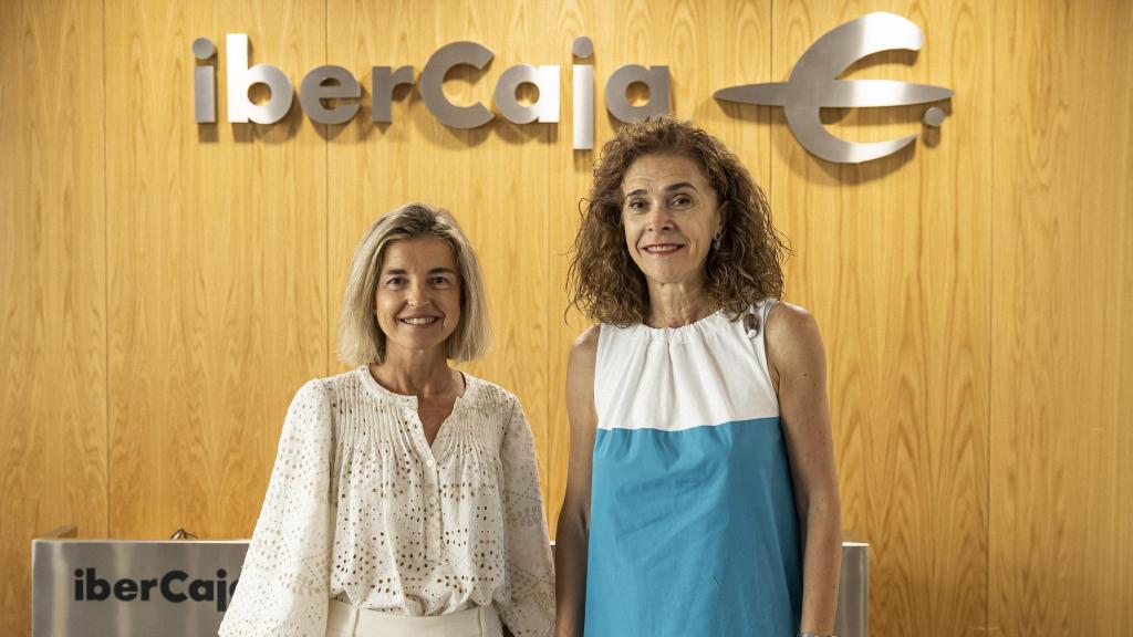 La directora de inversiones de Ibercaja Gestión, Beatriz Catalán (izquierda) y la directora general de la gestora, Lily Corredor.