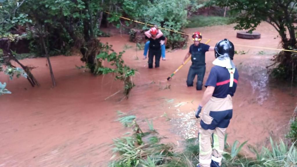 Rescate de dos personas atrapadas en un molino tras refugiarse de la riada en Caracena