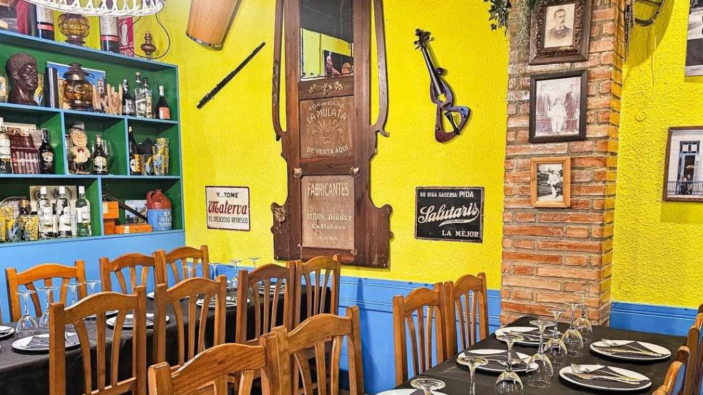 Interior del restaurante Cubano.