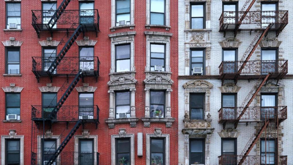 Escaleras de incendios en apartamentos de Nueva York.