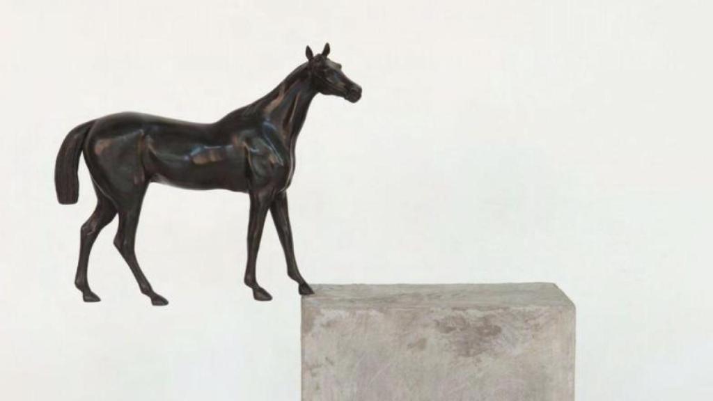 La escultura El Rumor de la Discordia de Gonzalo Lebrija.